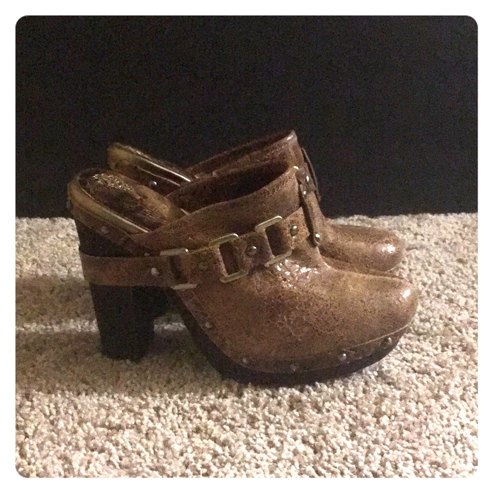 *SOLD* Vince Camuto Cover clog